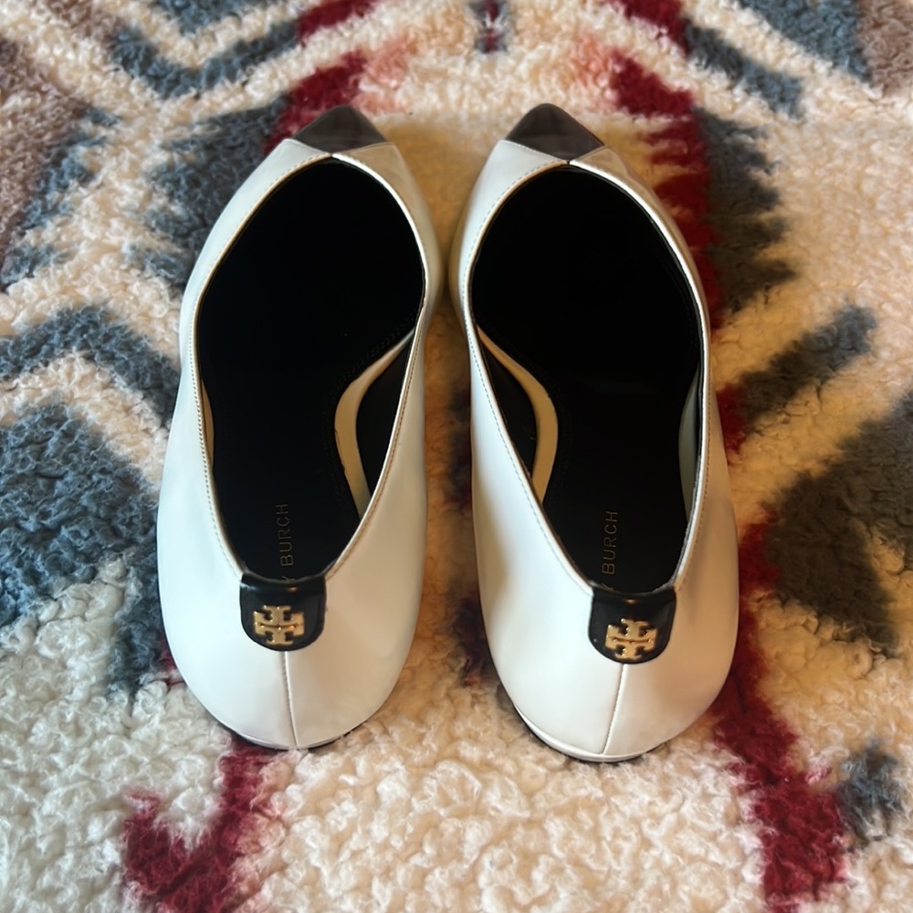 Tory Burch TRIANGLE POINTED FLAT size 8 NWT - Picture 2 of 8